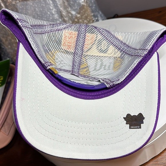 Von Dutch Trucker Hat NWT UNISEX - Picture 3 of 5